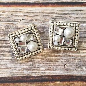 Square earrings with crystals and pearls